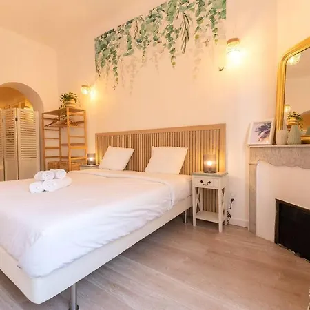 Magnifique 3 Pieces, Centre Apartment *